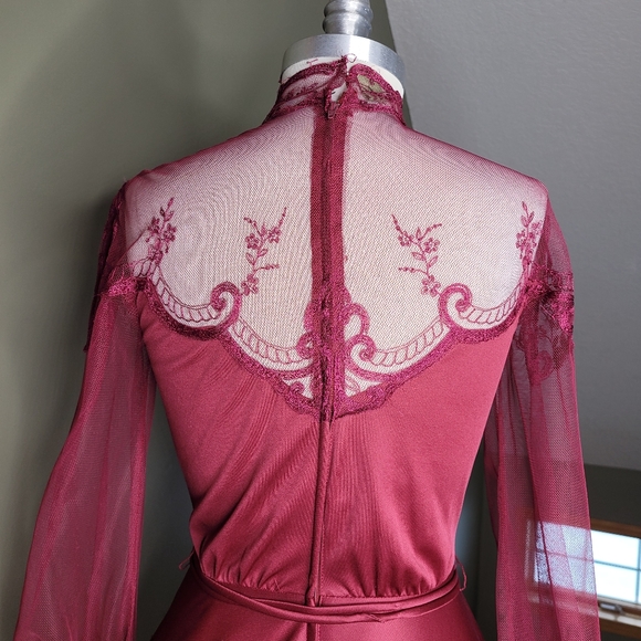 Vintage Eve of Milady Gown Victorian Inspired Lace Illusion Neckline Romantic - Picture 4 of 11